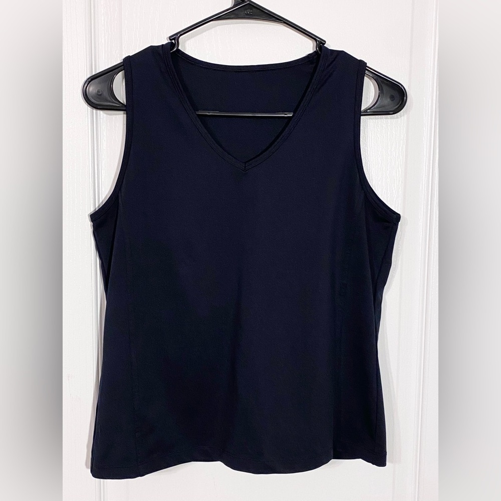 Y2K be inspired V-Neck Performance Tank Top w/ Built-In Bra Black Medium
